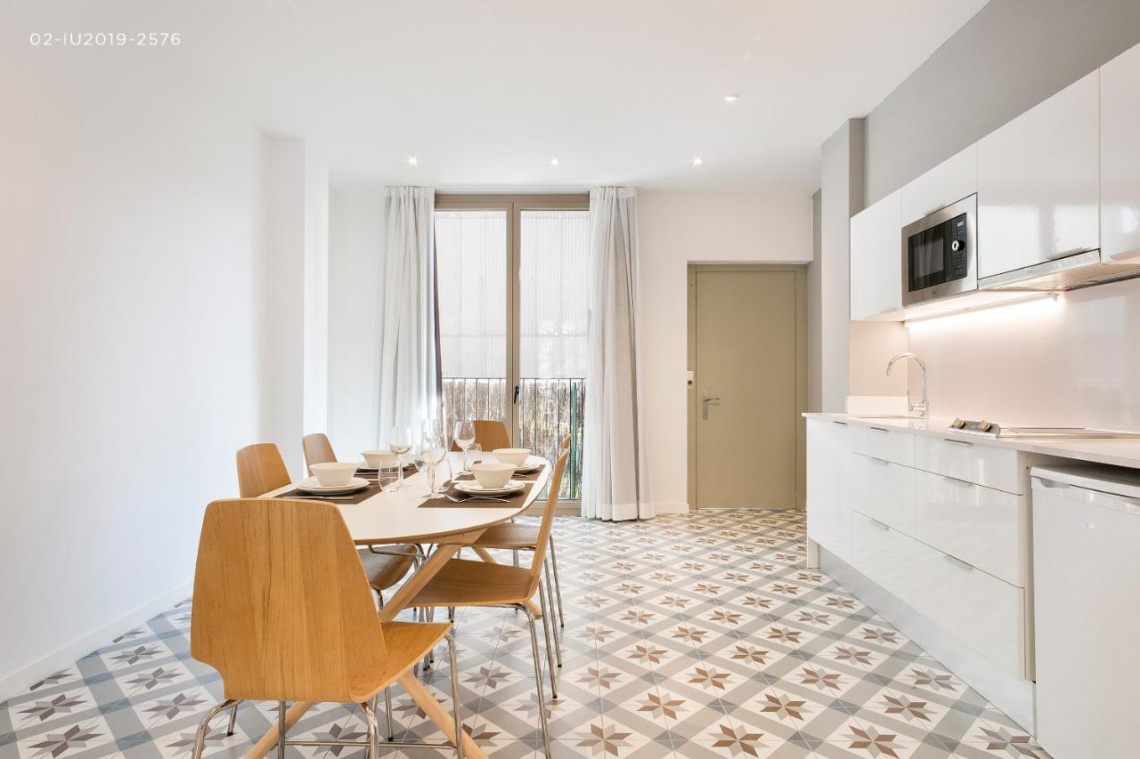 Uma Suites Sagrada Familia Barcellona Esterno foto