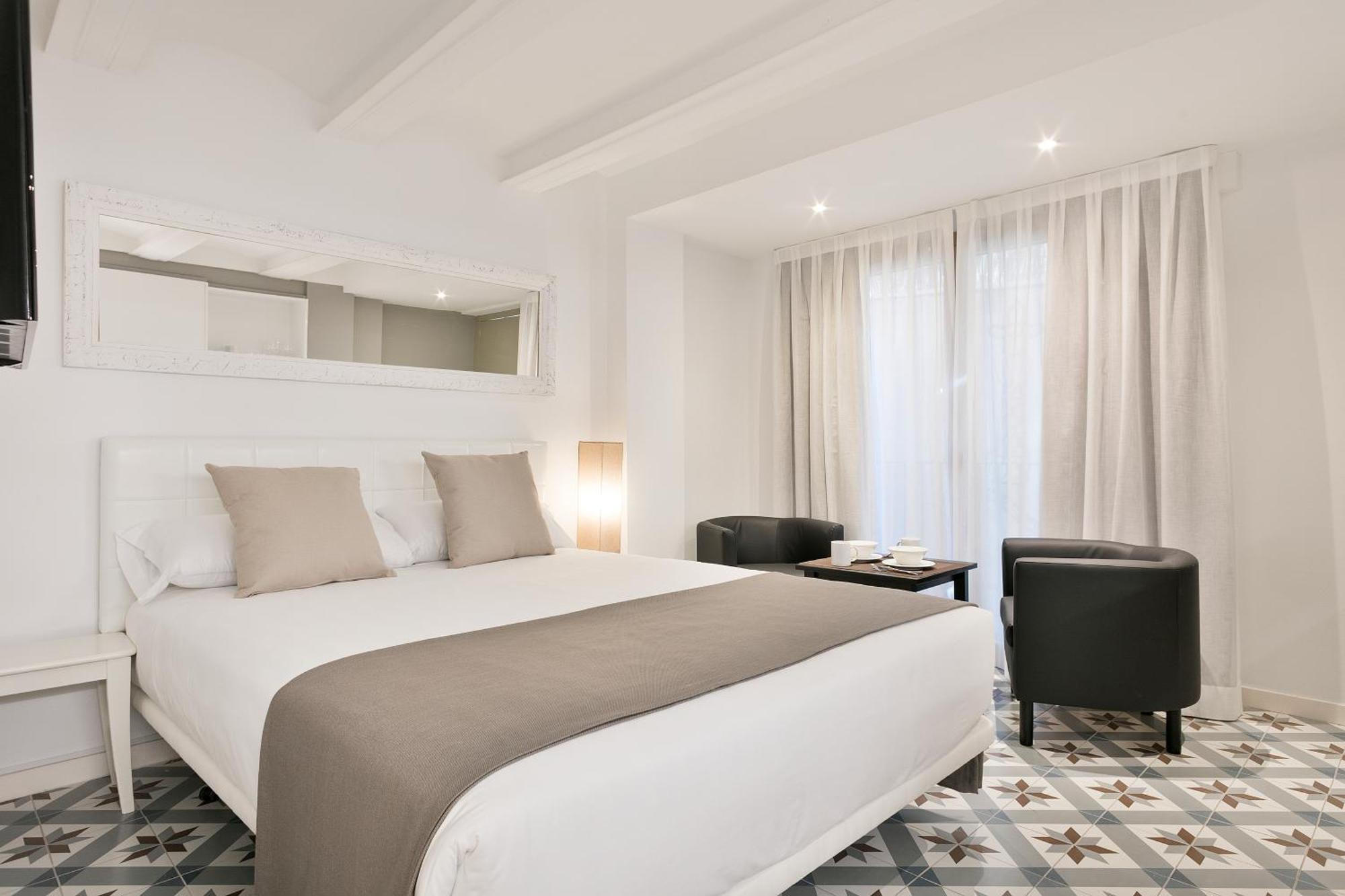 Uma Suites Sagrada Familia Barcellona Esterno foto